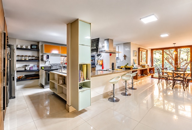 Casa com 2605m² 4 quartos e 6 banheiros, à venda ou para alugar, no bairro Jardim Guedala em São Paulo