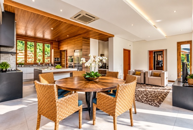 Casa com 2605m² 4 quartos e 6 banheiros, à venda ou para alugar, no bairro Jardim Guedala em São Paulo