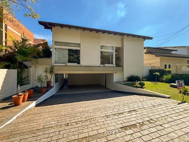 Casa com 420m² 4 quartos e 6 banheiros, à venda, no bairro Alphaville em Santana de Parnaíba