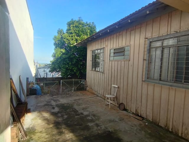 Casa com 450m² 4 quartos e 2 banheiros, para alugar, no bairro Centro em Rolândia