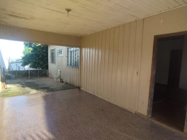 Casa com 450m² 4 quartos e 2 banheiros, para alugar, no bairro Centro em Rolândia