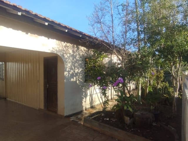 Casa com 450m² 4 quartos e 2 banheiros, para alugar, no bairro Centro em Rolândia