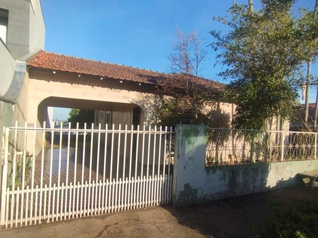 Casa com 450m² 4 quartos e 2 banheiros, para alugar, no bairro Centro em Rolândia