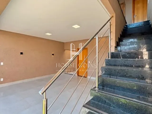 Casa com 180m² 3 quartos e 5 banheiros, à venda, no bairro Residencial Village Garavelo - 2ª Etapa em Aparecida de Goiânia