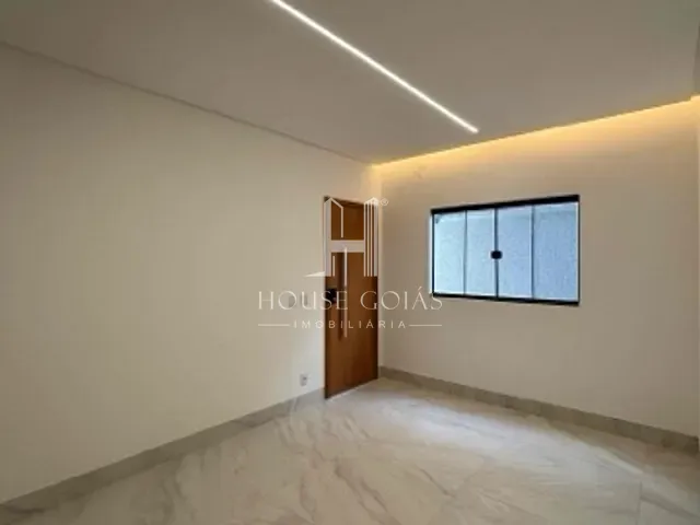 Casa com 180m² 3 quartos e 5 banheiros, à venda, no bairro Residencial Village Garavelo - 2ª Etapa em Aparecida de Goiânia