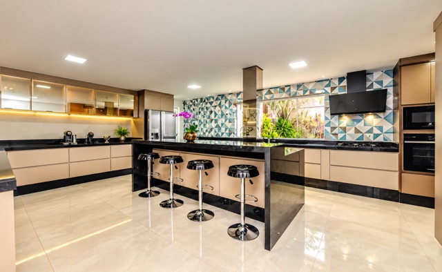 Casa com 812m² 4 quartos e 6 banheiros, à venda, no bairro Alto de Pinheiros em São Paulo