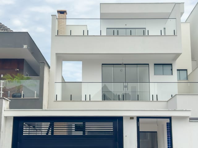 Casa com 175m² 4 quartos e 6 banheiros, à venda, no bairro Recreio dos Bandeirantes em Rio de Janeiro