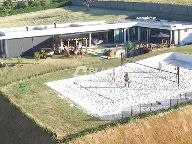 Casa com 1100m² 4 quartos e 5 banheiros, à venda ou para alugar, no bairro Kurumin em Itu