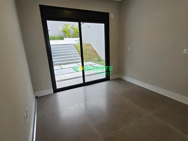Casa com 460m² 4 quartos e 6 banheiros, à venda, no bairro Condomínio Residencial Alphaville em São José dos Campos
