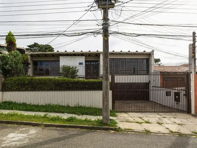 Casa 3 quartos e 4 banheiros, para alugar, no bairro Vista Alegre em Curitiba