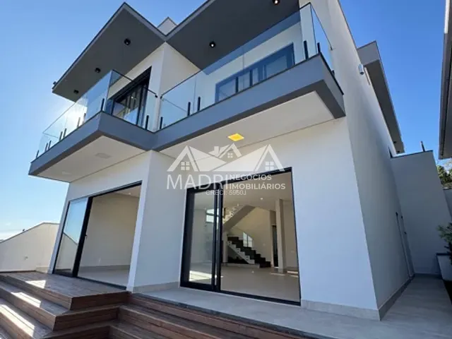 Casa com 300m² 3 quartos e 3 banheiros, à venda, no bairro Pedra Branca em Palhoça