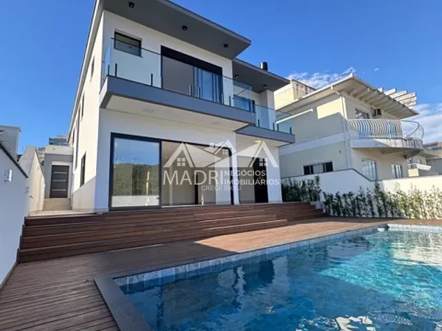 Casa com 300m² 3 quartos e 3 banheiros, à venda, no bairro Pedra Branca em Palhoça