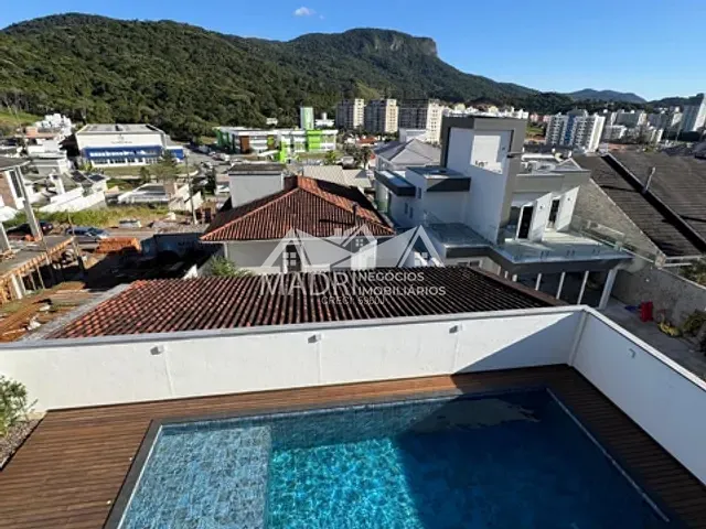 Casa com 300m² 3 quartos e 3 banheiros, à venda, no bairro Pedra Branca em Palhoça