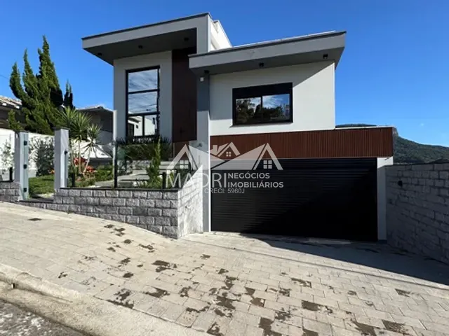 Casa com 300m² 3 quartos e 3 banheiros, à venda, no bairro Pedra Branca em Palhoça