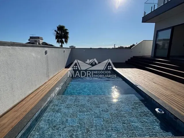 Casa com 300m² 3 quartos e 3 banheiros, à venda, no bairro Pedra Branca em Palhoça