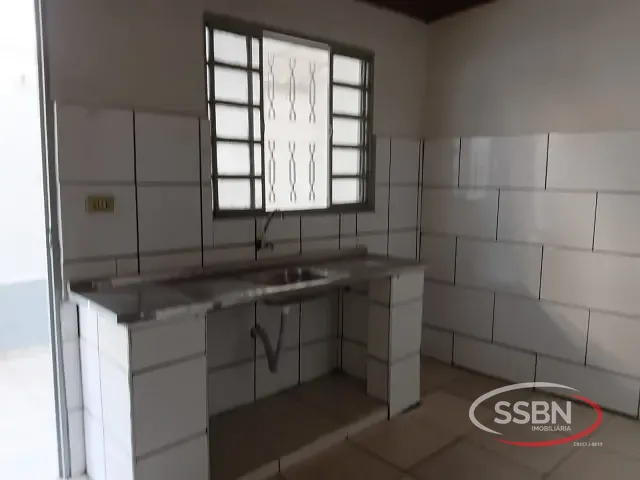 Casa 2 quartos e 1 banheiro, para alugar, no bairro Jardim Fadel em Nova Odessa