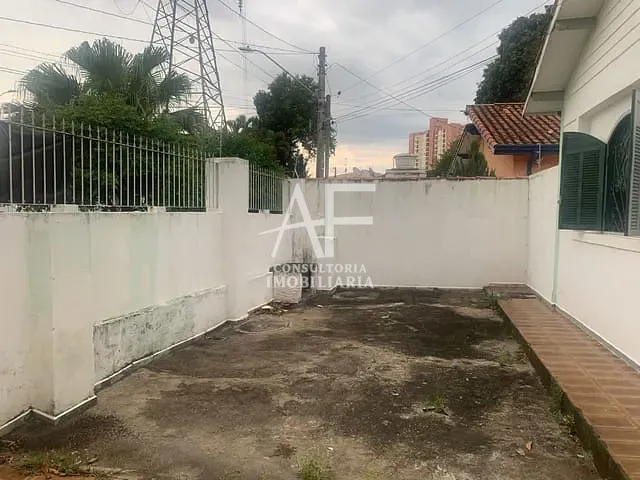 Casa com 300m² 2 quartos e 1 banheiro, à venda, no bairro Vila Nossa Senhora das Graças em Taubaté