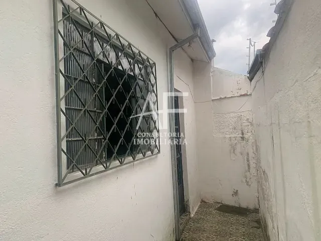 Casa com 300m² 2 quartos e 1 banheiro, à venda, no bairro Vila Nossa Senhora das Graças em Taubaté