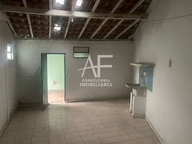 Casa com 300m² 2 quartos e 1 banheiro, à venda, no bairro Vila Nossa Senhora das Graças em Taubaté