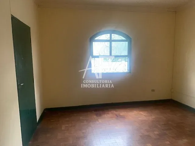 Casa com 300m² 2 quartos e 1 banheiro, à venda, no bairro Vila Nossa Senhora das Graças em Taubaté