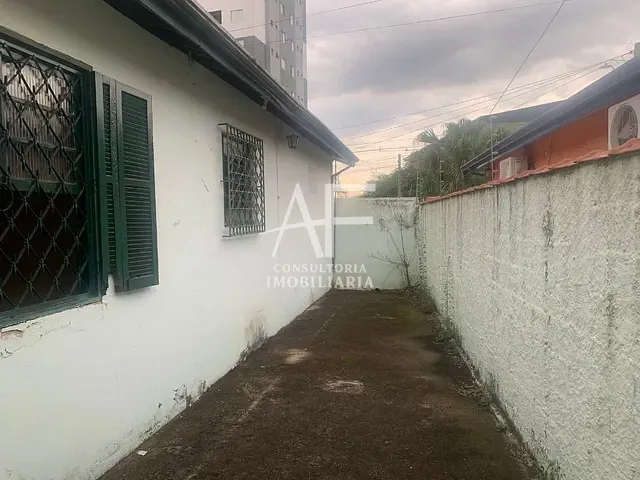 Casa com 300m² 2 quartos e 1 banheiro, à venda, no bairro Vila Nossa Senhora das Graças em Taubaté