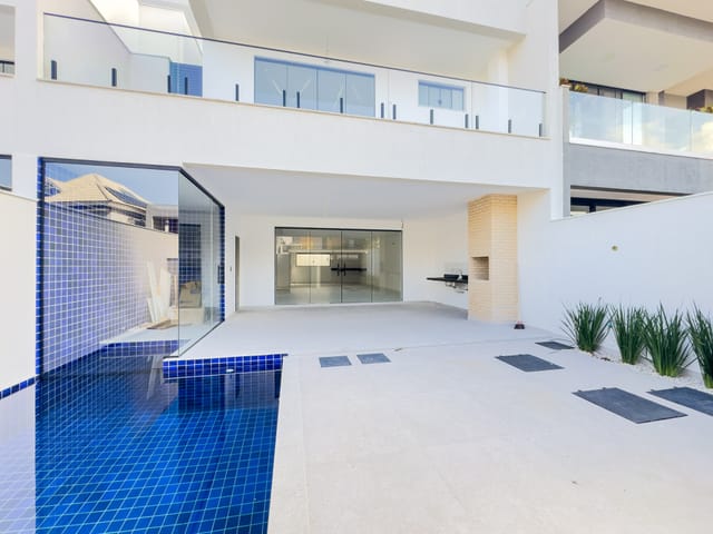 Casa com 175m² 4 quartos e 6 banheiros, à venda ou para alugar, no bairro Recreio dos Bandeirantes em Rio de Janeiro