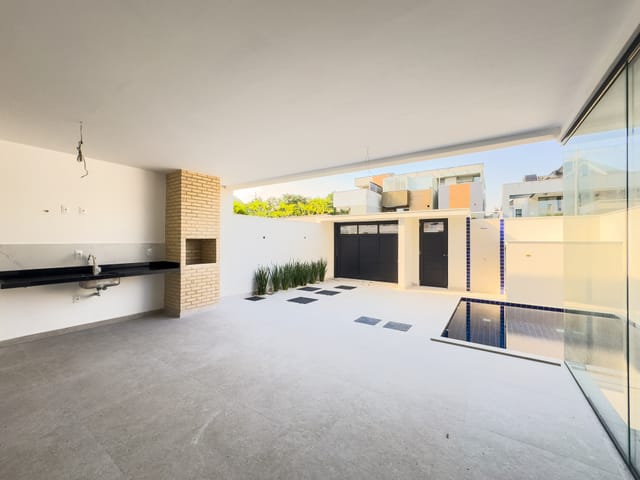 Casa com 175m² 4 quartos e 6 banheiros, à venda ou para alugar, no bairro Recreio dos Bandeirantes em Rio de Janeiro