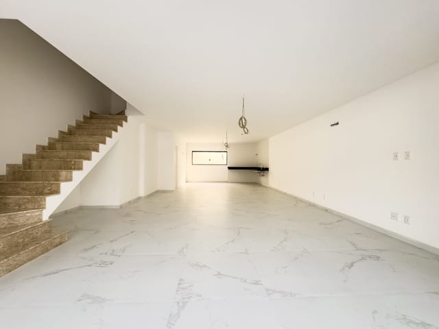 Casa com 175m² 4 quartos e 6 banheiros, à venda ou para alugar, no bairro Recreio dos Bandeirantes em Rio de Janeiro