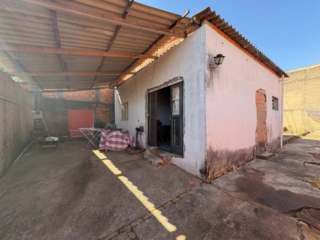 Casa com 200m² 2 quartos e 1 banheiro, à venda, no bairro Santa Clara em Campinas