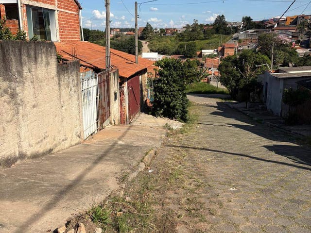Casa com 200m² 2 quartos e 1 banheiro, à venda, no bairro Santa Clara em Campinas