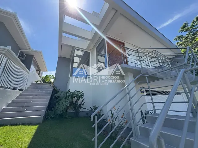 Casa com 340m² 4 quartos e 3 banheiros, à venda, no bairro Pedra Branca em Palhoça