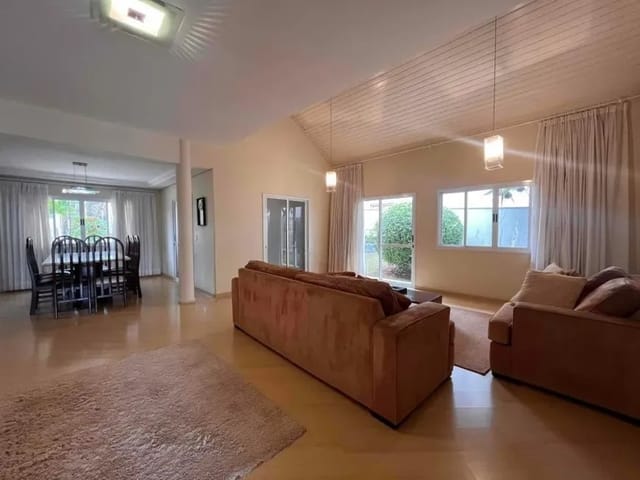Casa com 1000m² 4 quartos e 6 banheiros, para alugar, no bairro Jardim Tarobá em Cambé
