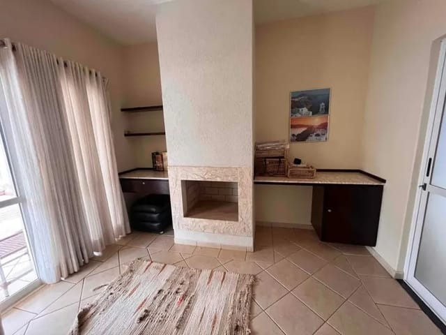 Casa com 1000m² 4 quartos e 6 banheiros, para alugar, no bairro Jardim Tarobá em Cambé