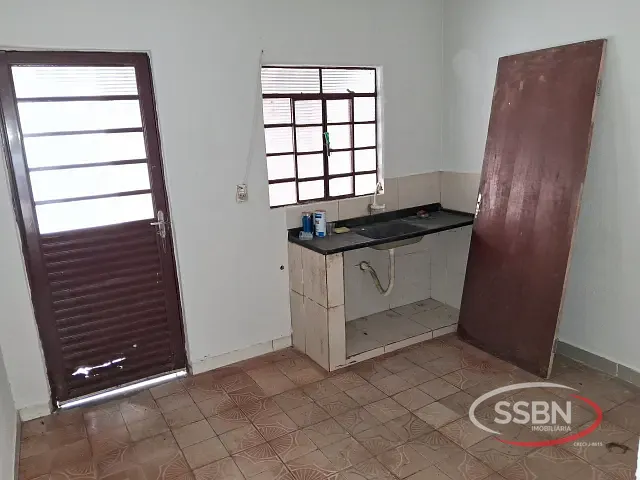 Casa 2 quartos e 1 banheiro, para alugar, no bairro Jardim Picerno I em Sumaré