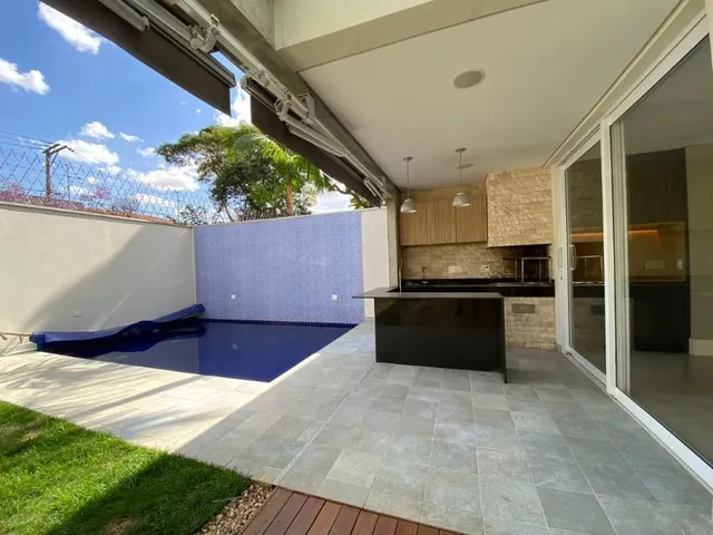 Casa com 300m² 4 quartos e 6 banheiros, à venda, no bairro Vila Cordeiro em São Paulo