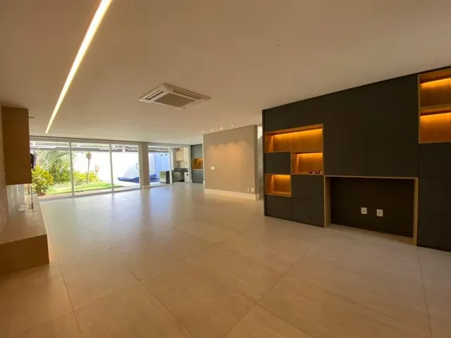 Casa com 300m² 4 quartos e 6 banheiros, à venda, no bairro Vila Cordeiro em São Paulo