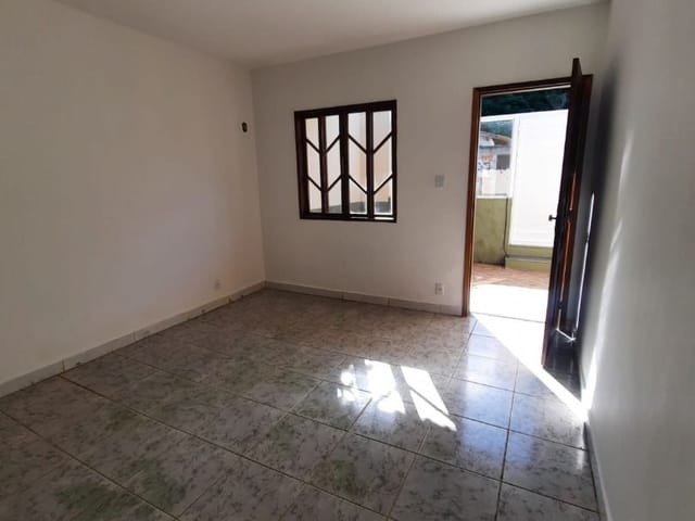 Casa com 140m² 2 quartos e 2 banheiros, à venda, no bairro Granja dos Cavaleiros em Macaé