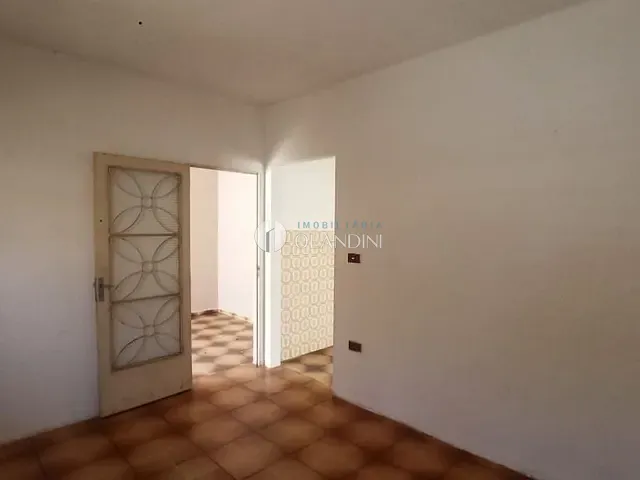 Casa com 256m² 3 quartos e 1 banheiro, para alugar, no bairro Jardim Rezek em Artur Nogueira