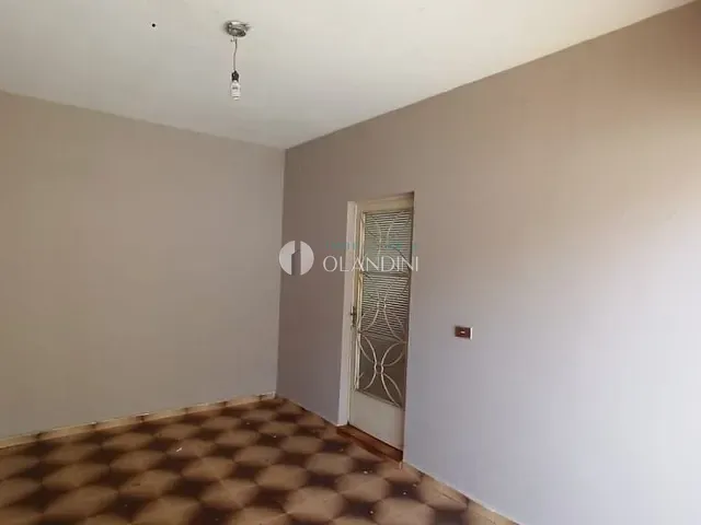 Casa com 256m² 3 quartos e 1 banheiro, para alugar, no bairro Jardim Rezek em Artur Nogueira