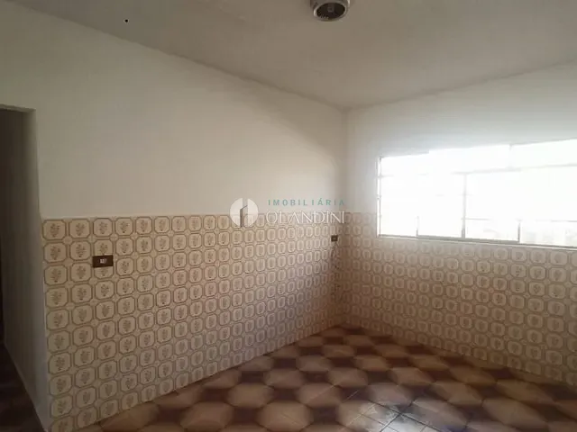 Casa com 256m² 3 quartos e 1 banheiro, para alugar, no bairro Jardim Rezek em Artur Nogueira