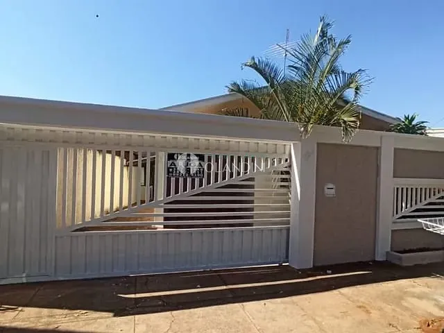 Casa com 256m² 3 quartos e 1 banheiro, para alugar, no bairro Jardim Rezek em Artur Nogueira