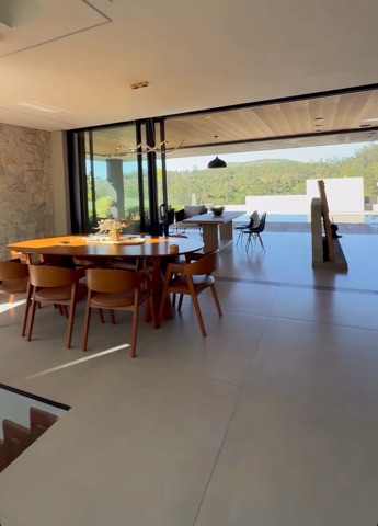 Casa com 530m² 4 quartos e 6 banheiros, à venda ou para alugar, no bairro Tamboré em Avenida Verão
