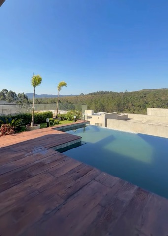 Casa com 530m² 4 quartos e 6 banheiros, à venda ou para alugar, no bairro Tamboré em Avenida Verão