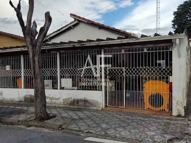 Casa com 250m² 3 quartos e 1 banheiro, à venda, no bairro Centro em Taubaté