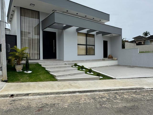 Casa com 252m² 3 quartos e 4 banheiros, à venda, no bairro Vale dos Cristais em Macaé