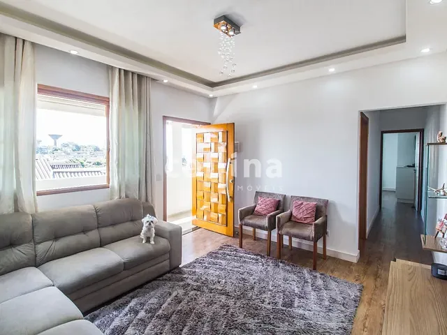 Casa com 247m² 3 quartos e 3 banheiros, à venda, no bairro Jardim Carapicuíba em Carapicuíba