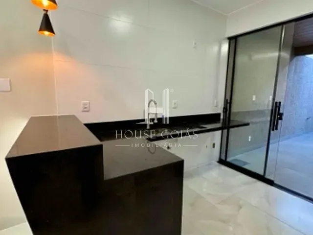 Casa com 180m² 3 quartos e 2 banheiros, à venda, no bairro Parque das Flores em Goiânia