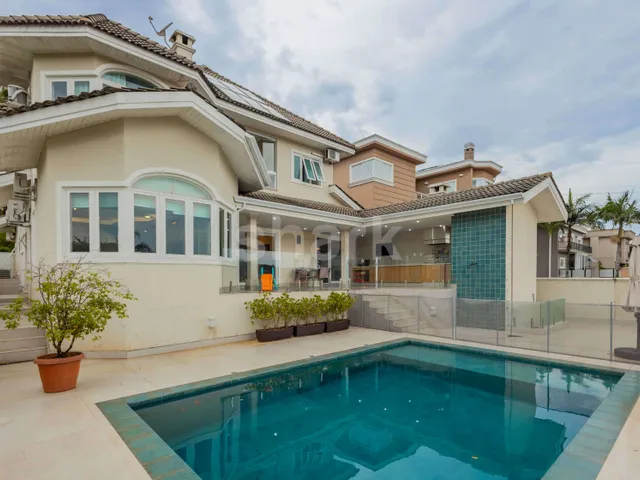 Casa com 560m² 4 quartos e 6 banheiros, à venda, no bairro Alphaville em Santana de Parnaíba