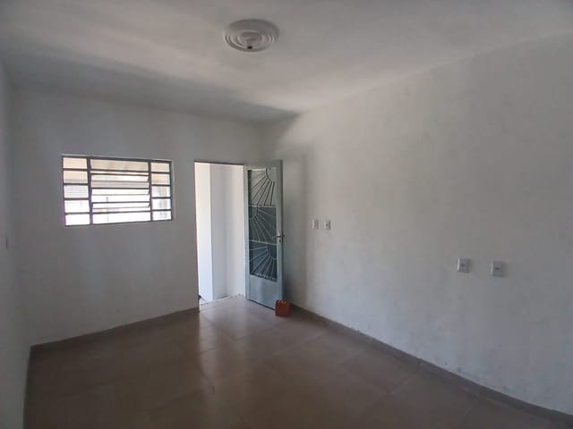Casa 3 quartos e 2 banheiros, para alugar, no bairro Parque Valença I em Campinas