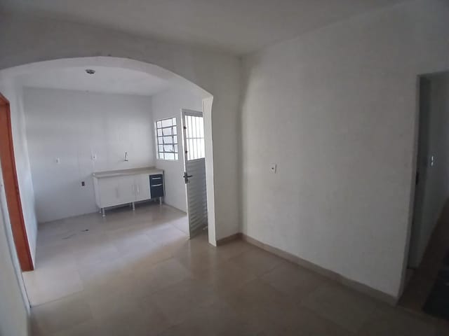 Casa 3 quartos e 2 banheiros, para alugar, no bairro Parque Valença I em Campinas